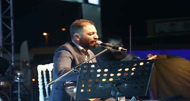 Bozlağın güçlü sesi İsmail Altunsaray dinleyenleri mest etti