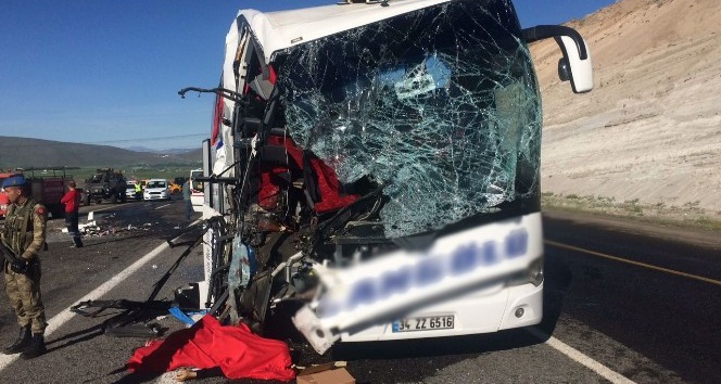 Elazığ’da otobüs kazası: 1 ölü, 30 yaralı