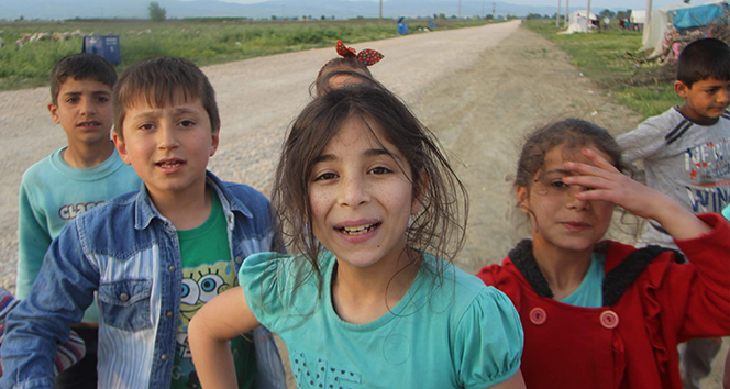 Bu çocuklar yüzlerce kilometre uzaktan gelip 5 ay çadırlarda yaşıyor