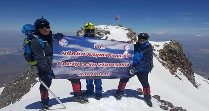 Gürünlü dağcılar Erciyes Dağı’na tırmandı