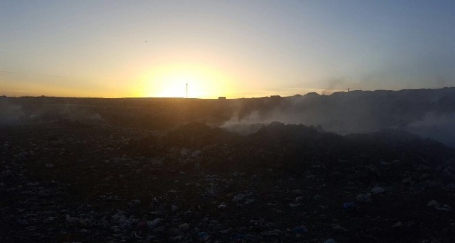 Nusaybin’de çöp depolama sahasında yangın çıktı