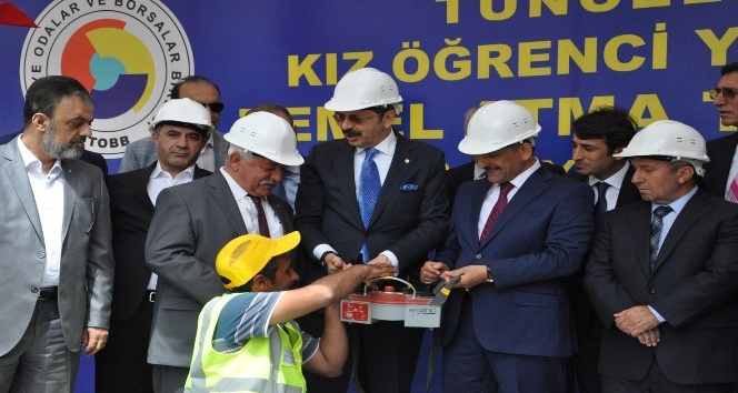 TOBB Başkanı Hisarcıklıoğlu: &quot;Batı ülkelerinde kadınların iş gücüne katılımı yüzde 50, bizde bunun yarısı&quot;