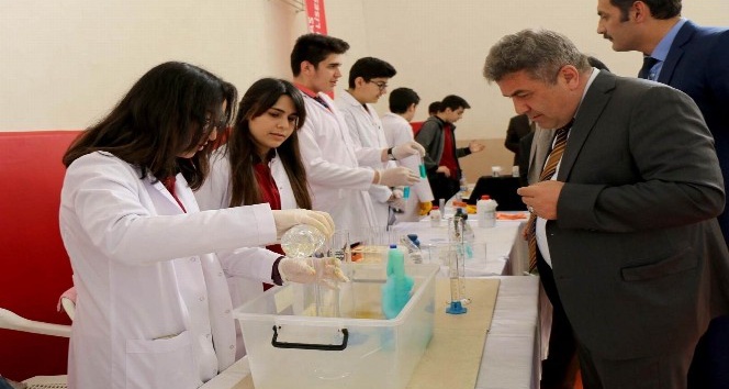 Sivas Fen Lisesi’nde bilim fuarı düzenlendi
