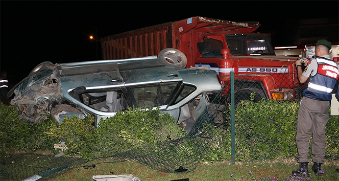 Otomobil kamyona çarptı: 1’i ağır 5 yaralı