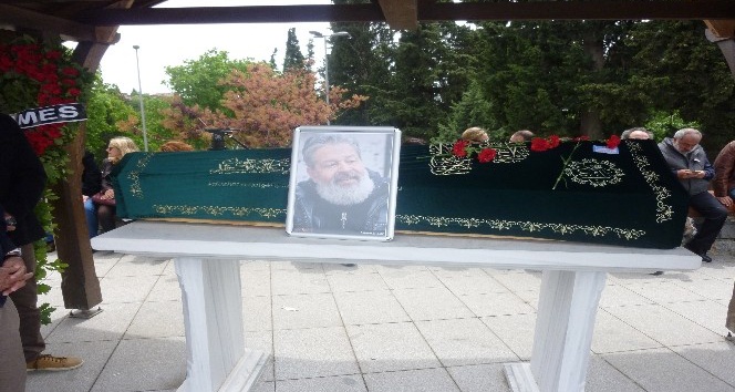 Seslendirme sanatçısı Payidar Tüfekçioğlu son yolculuğuna uğurlandı