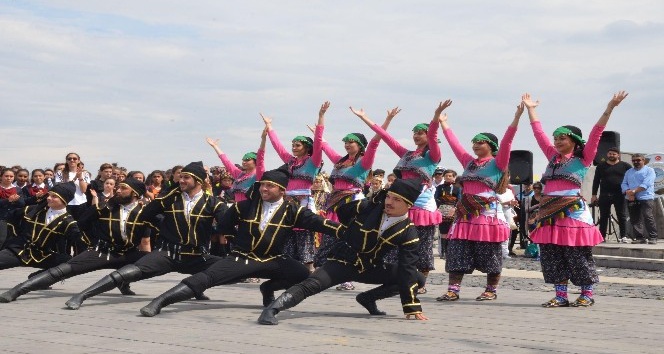 Kuşadası’nda 19 Mayıs Coşkusu