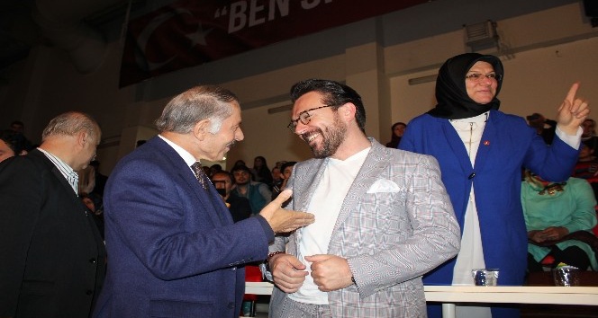 Uğur Aslan’dan Bayrampaşalı gençlere şiir dinletisi