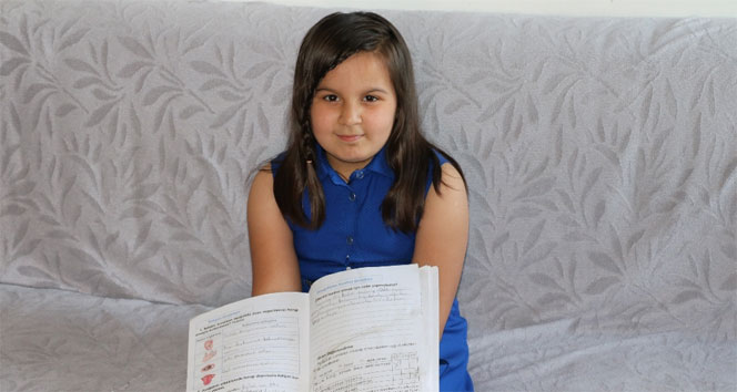 Kitabı yırtıldı diye Türkiye’yi ağlatan kız Gaziantepli çıktı