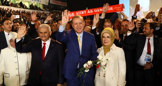 Cumhurbaşkanı Erdoğan AK Parti&#039;ye dönüyor