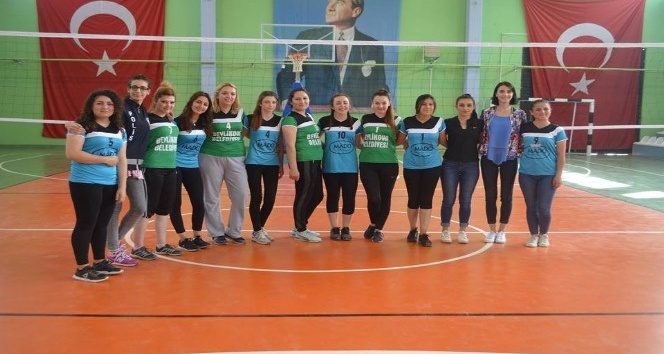 Beylikova Belediyesi Bayan Voleybol Turnuvasında Matrak Kızlar şampiyon oldu