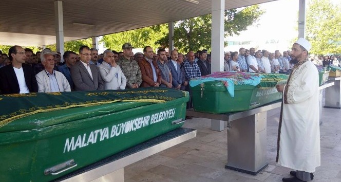 Adıyaman’daki kazada hayatını kaybeden aile Malatya’da toprağa verildi