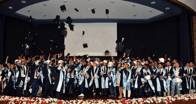 ADÜ Mühendislik Fakültesi ilk mezunlarını uğurladı