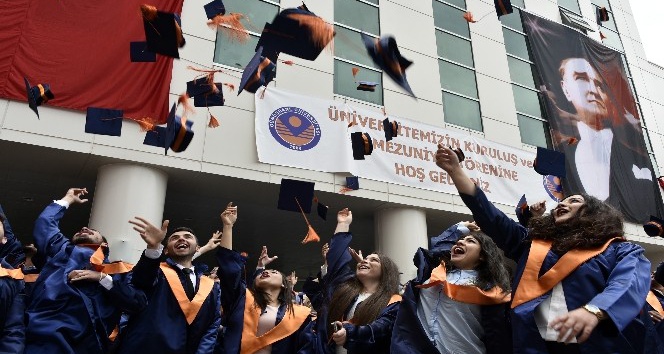 Gümüşhane Üniversitesi’nde mezuniyet sevinci