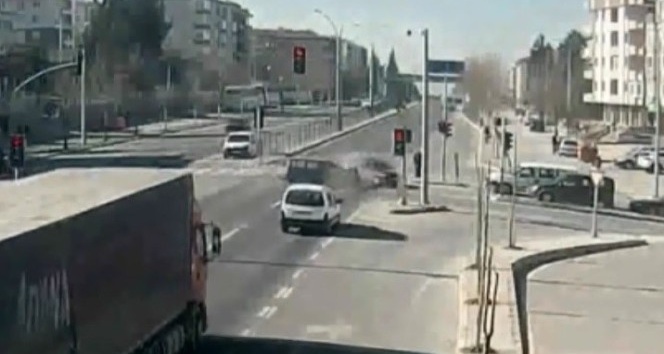 (Özel Haber) Kocaeli’deki trafik kazaları MOBESE kameralarına yansıdı