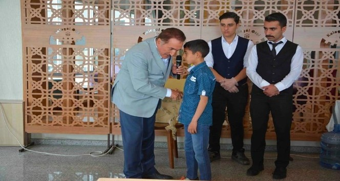 Belediye başkanı Akdemir’den gençlere övgü