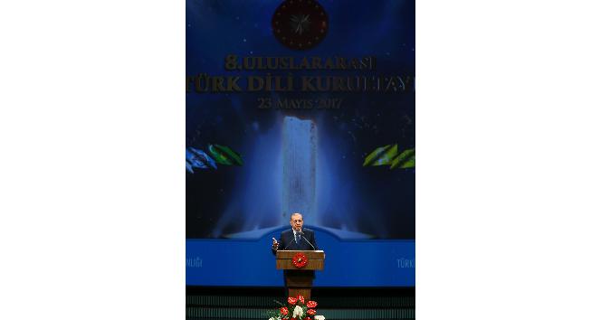 Cumhurbaşkanı Erdoğan: “Türkçe’nin diğer dillerin kuralsız istilasına ihtiyacı yoktur”