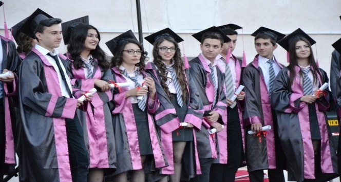 Biga Anadolu Lisesi’nde mezuniyet coşkusu