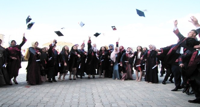 Hisarcık 15 Temmuz Demokrasi Şehitleri Anadolu Lisesinde mezuniyet coşkusu