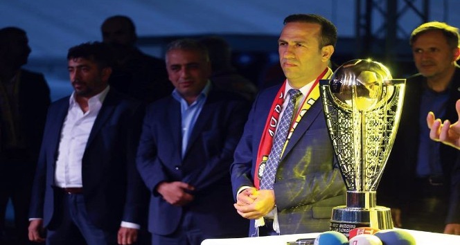 Yeni Malatyaspor Başkanı Adil Gevrek: &quot;Bırakmamı gerektirecek bir durum mu var?&quot;