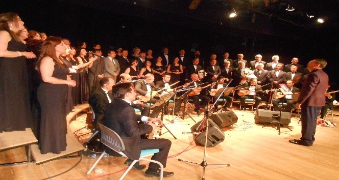 Eskişehir’de ’’Sezon Sonu ve 43. Yıl Sanat Gecesi-2’’ konser programı coşkulu geçti