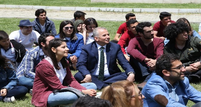 Başkan Osman Zolan, gençlerle buluştu