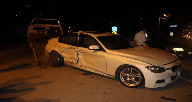 Şanlıurfa’da iki otomobil çarpıştı: 3 yaralı