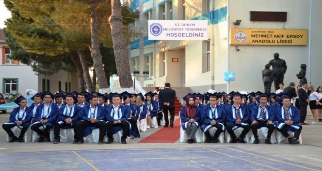 Mehmet Akif Ersoy Anadolu Lisesinde mezuniyet