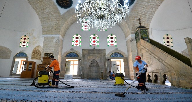 Muratpaşa’nın camileri Ramazan’a hazır