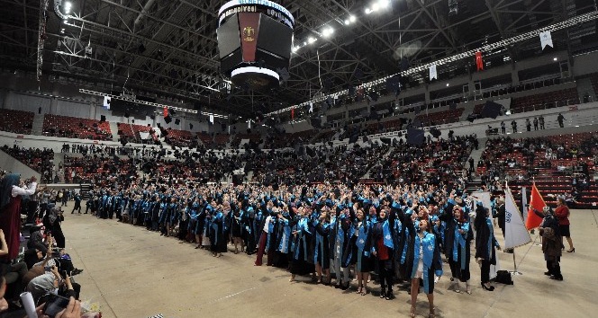 NEÜ Ahmet Keleşoğlu Eğitim Fakültesi öğrencileri mezun oldu