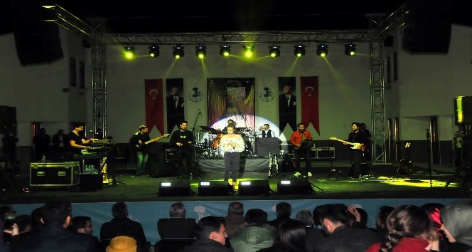 Akşehir’de Tuğba Yurt konseri