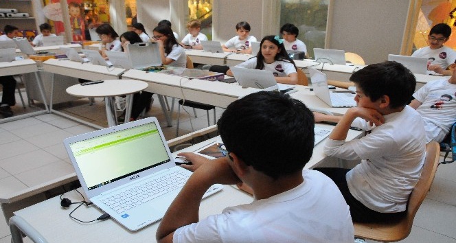 Bin çocuk geleceğin meslekleri için ücretsiz eğitilecek
