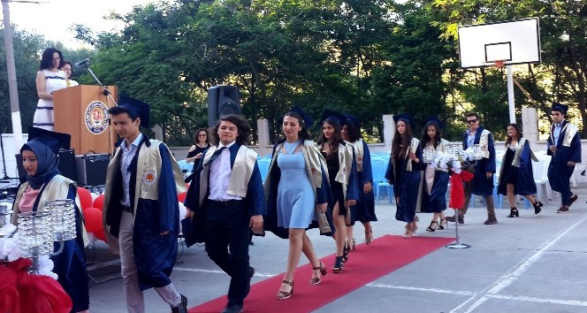 Söke Cumhuriyet Anadolu Lisesi 10. dönem mezunlarını uğurladı