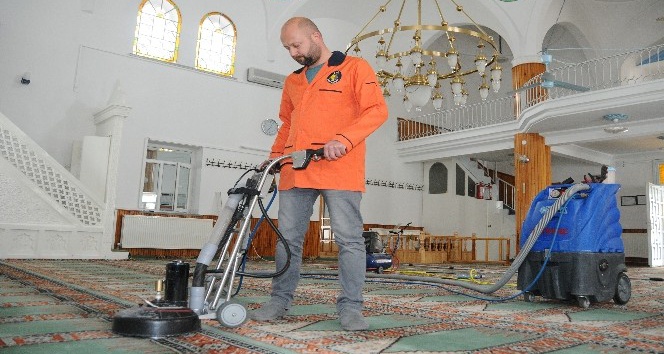 Çorum Belediyesi’nden camilerde Ramazan temizliği