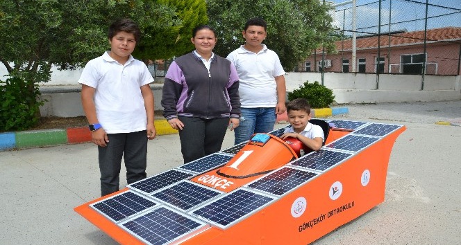 Ortaokul öğrencileri güneş enerjisi ile çalışan araba yaptı