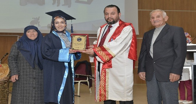 KMÜ Teknik Bilimler Meslek Yüksekokulunda mezuniyet coşkusu