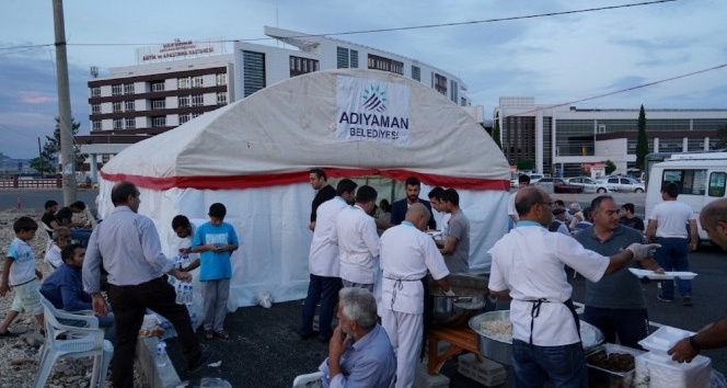 Adıyaman Belediyesi, hastane önünde iftar çadırı kuruyor