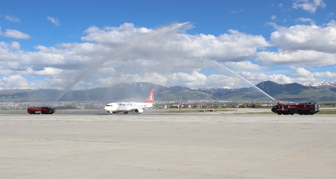 BB. Erzurumspor’a havalimanında coşkulu karşılama