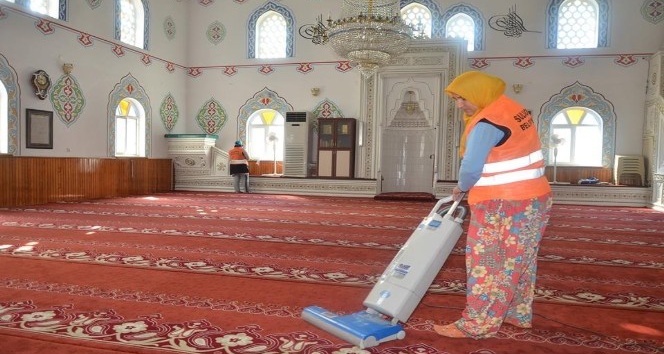 Suluova’daki camilerde Ramazan temizliği