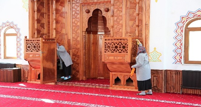 Başiskele’nin camileri Ramazan ayına hazır