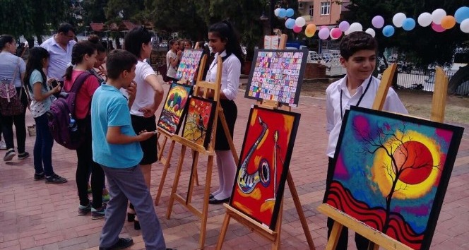 Samandağ’da öğrencilerden resim sergisi