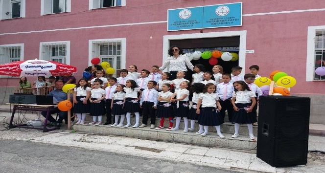 Ortahisar Fatih ilkokulunda okuma bayramı düzenlendi