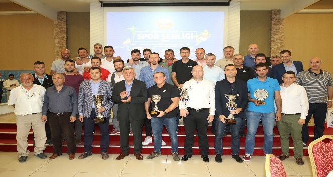 Başkan Karaosmanoğlu, dereceye giren sporcuları ödüllendirdi