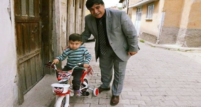 Belediye Başkanı Mustafa Koca, yetim çocuğun bisiklet isteğini yerine getirdi