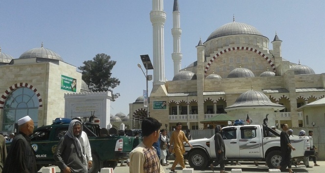 Afganistan’daki en büyük camide ilk cuma namazı