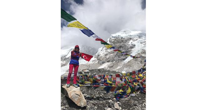 Türk bayrağı Everest’te dalgalandı