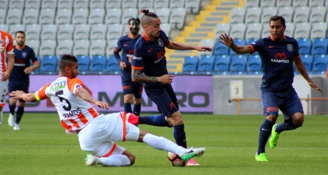 Spor Toto Süper Lig: Medipol Başakşehir: 2 - Adanaspor: 1 (Maç sonucu)