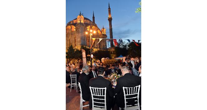 Ortaköy Meydanı’nda ilk iftarlar açıldı