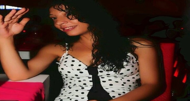 Ticari taksiden fırlayan genç kadın hastanede hayatını kaybetti