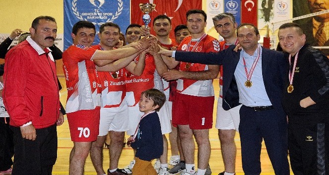 Karaman’da düzenlenen kurumlar arası voleybol turnuvası sona erdi