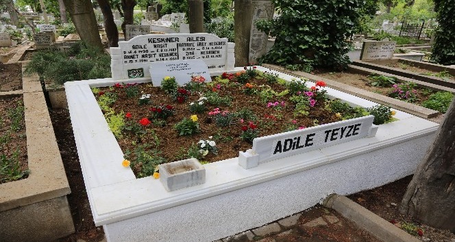 Ataşehir Belediyesi ve Hababam Sınıfı oyuncuları Adile Naşit’i unutmadı